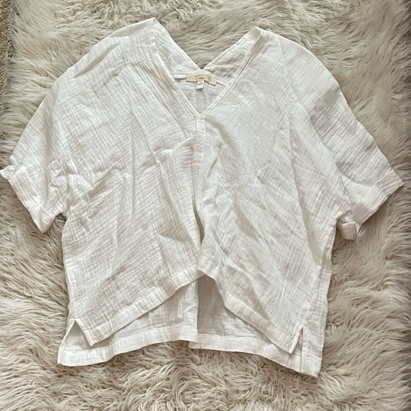 Small White V-Neck Top - Picture 1 of 5